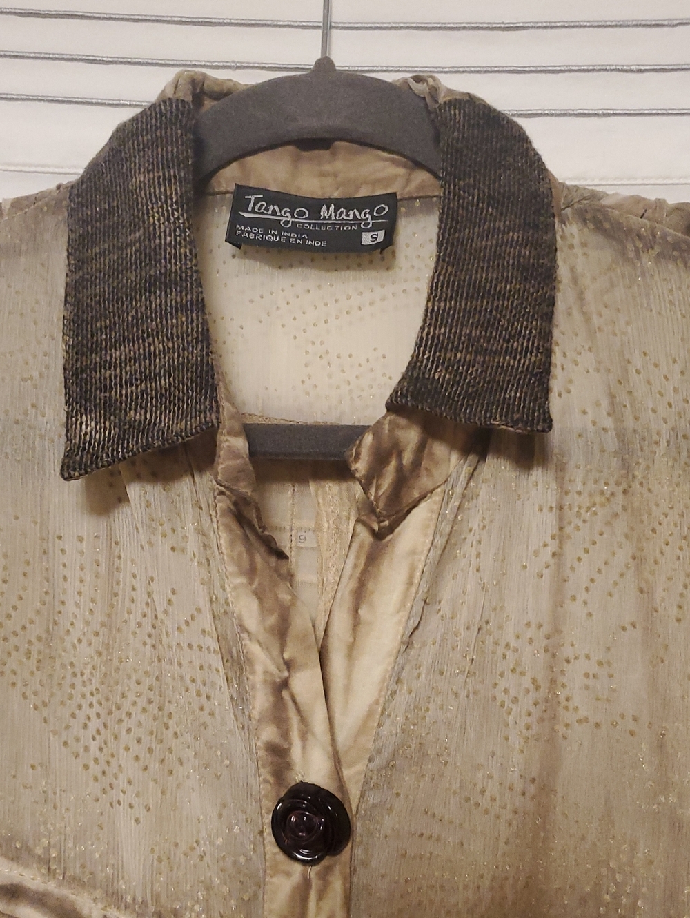 Tango Mango Resort Western Boho Blouse W/unique Buttons